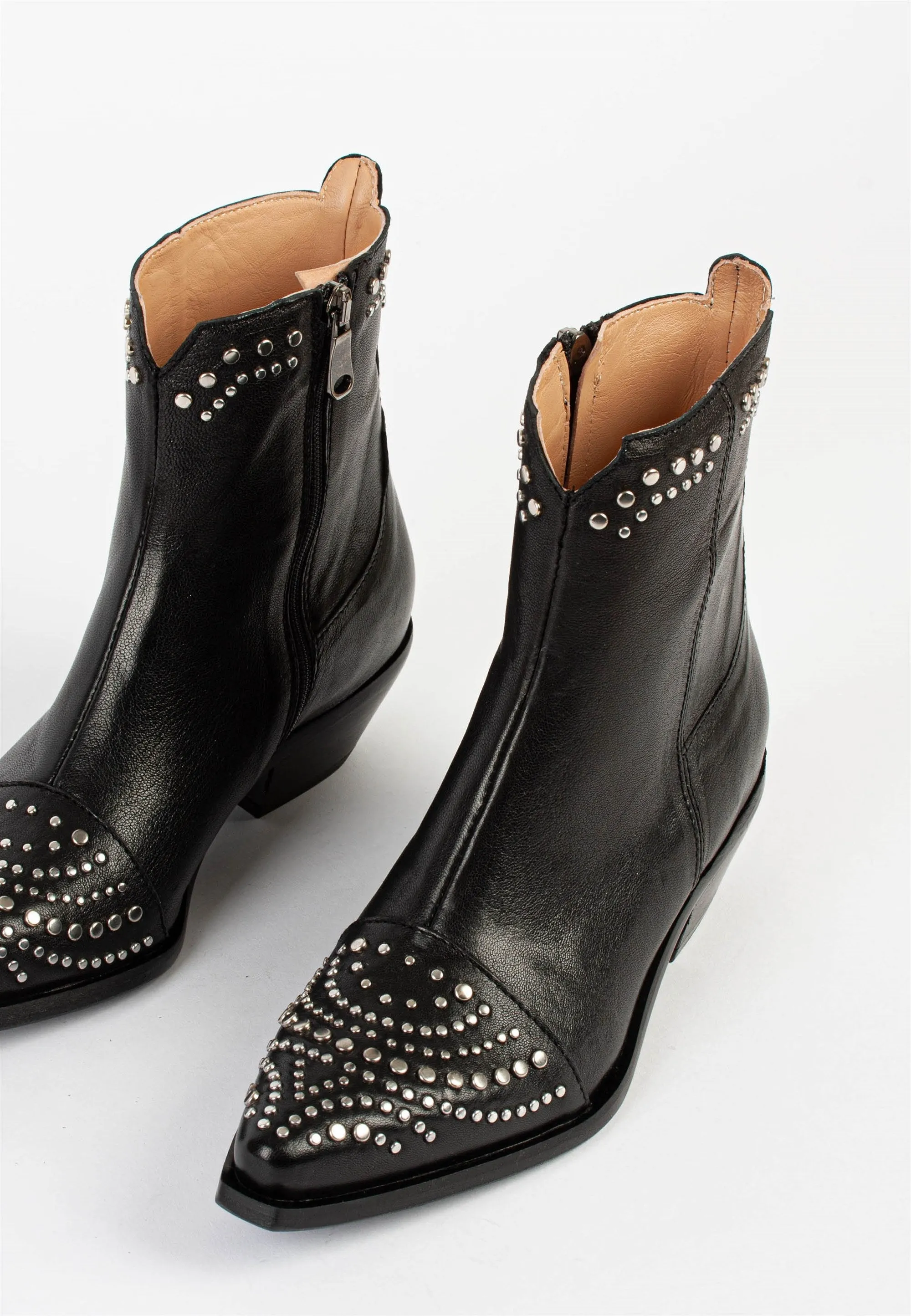 Alister Black Leather Western Boots