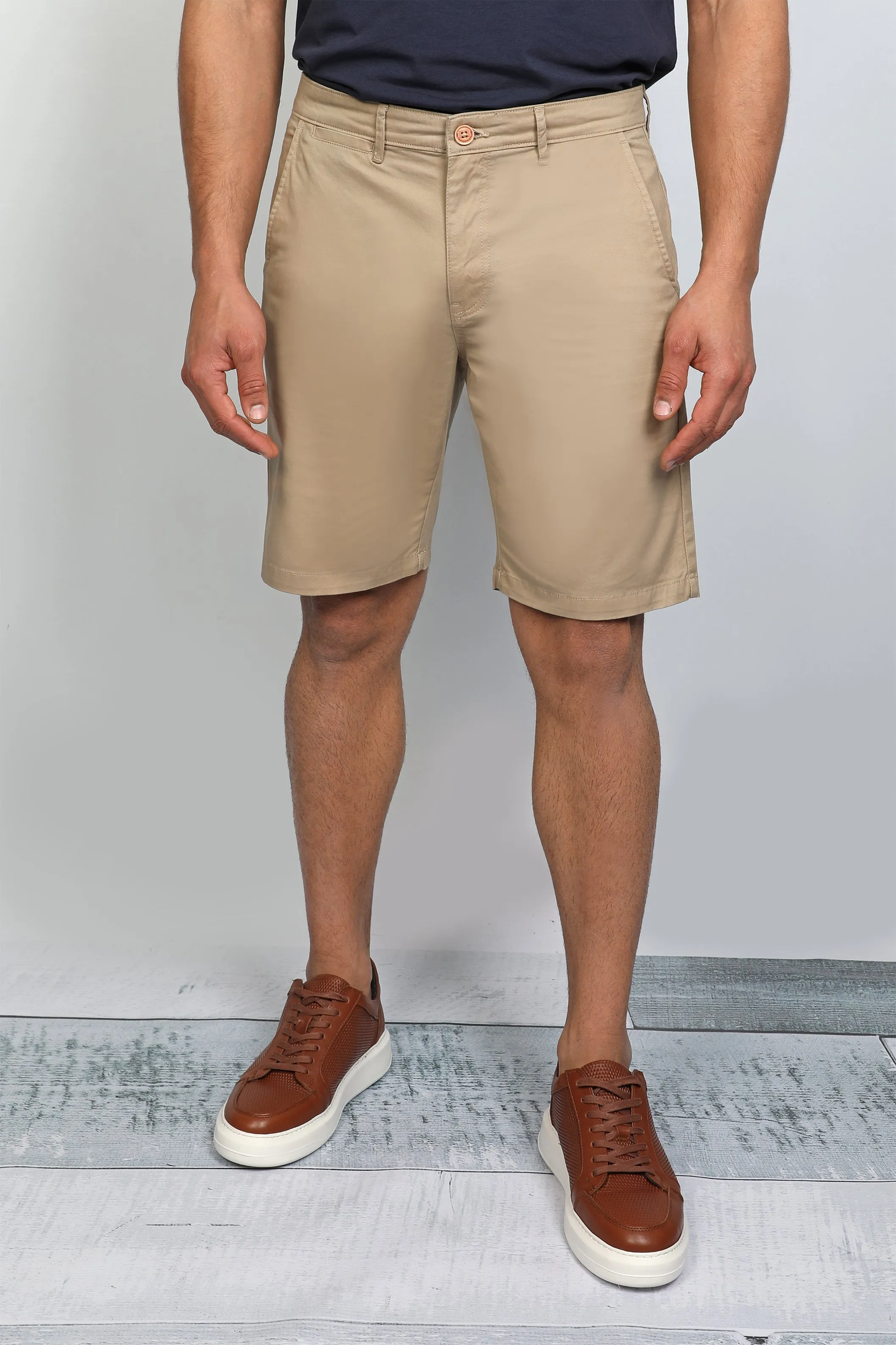 Beige Chino Short With Button To Close