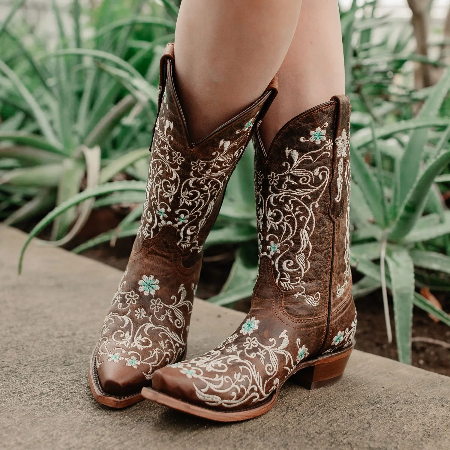 Dahlia Women's Vintage Floral Embroidered Cowgirl Boots M50042