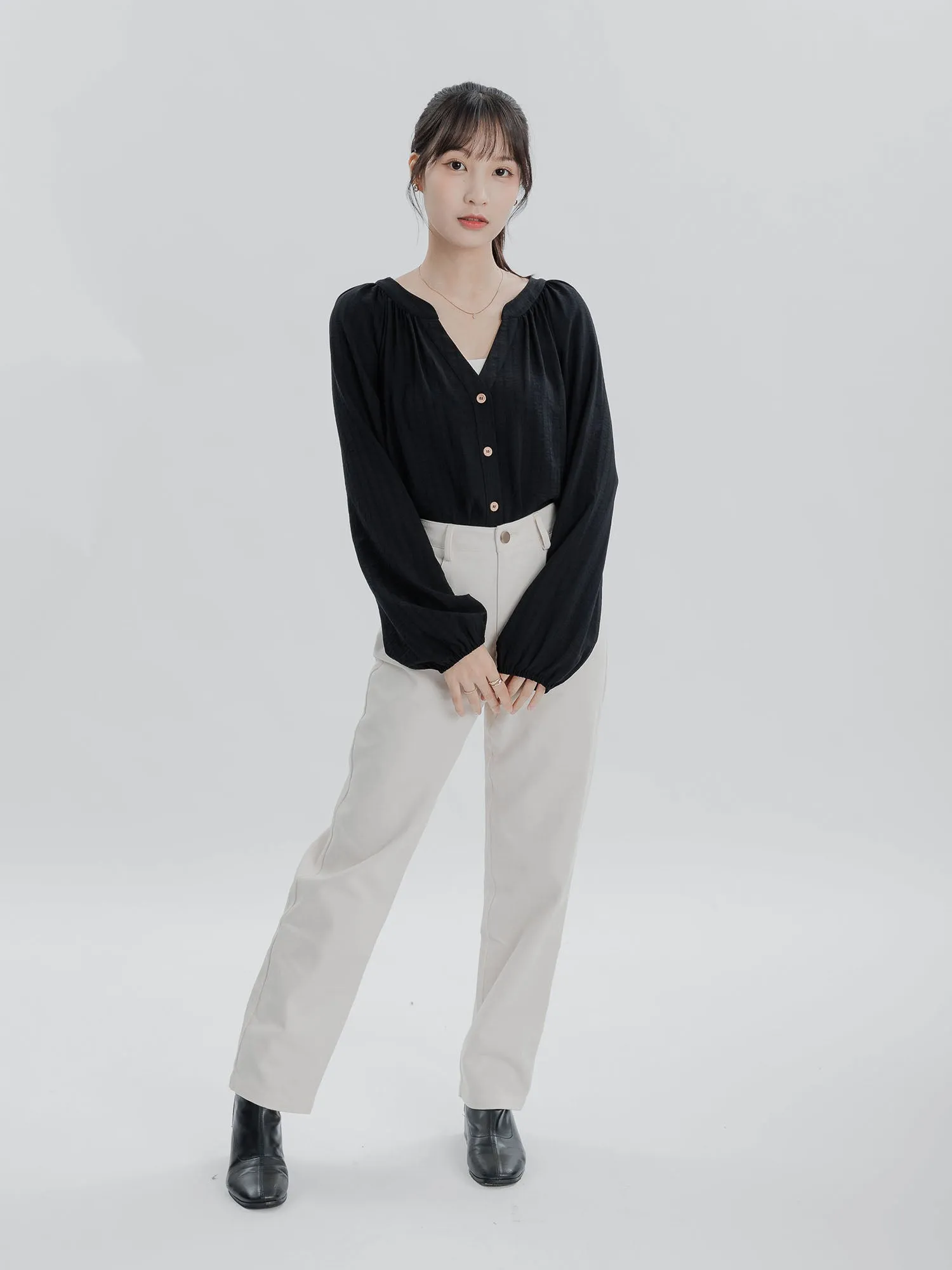 Lily Clean V-Neck Buttoned Top