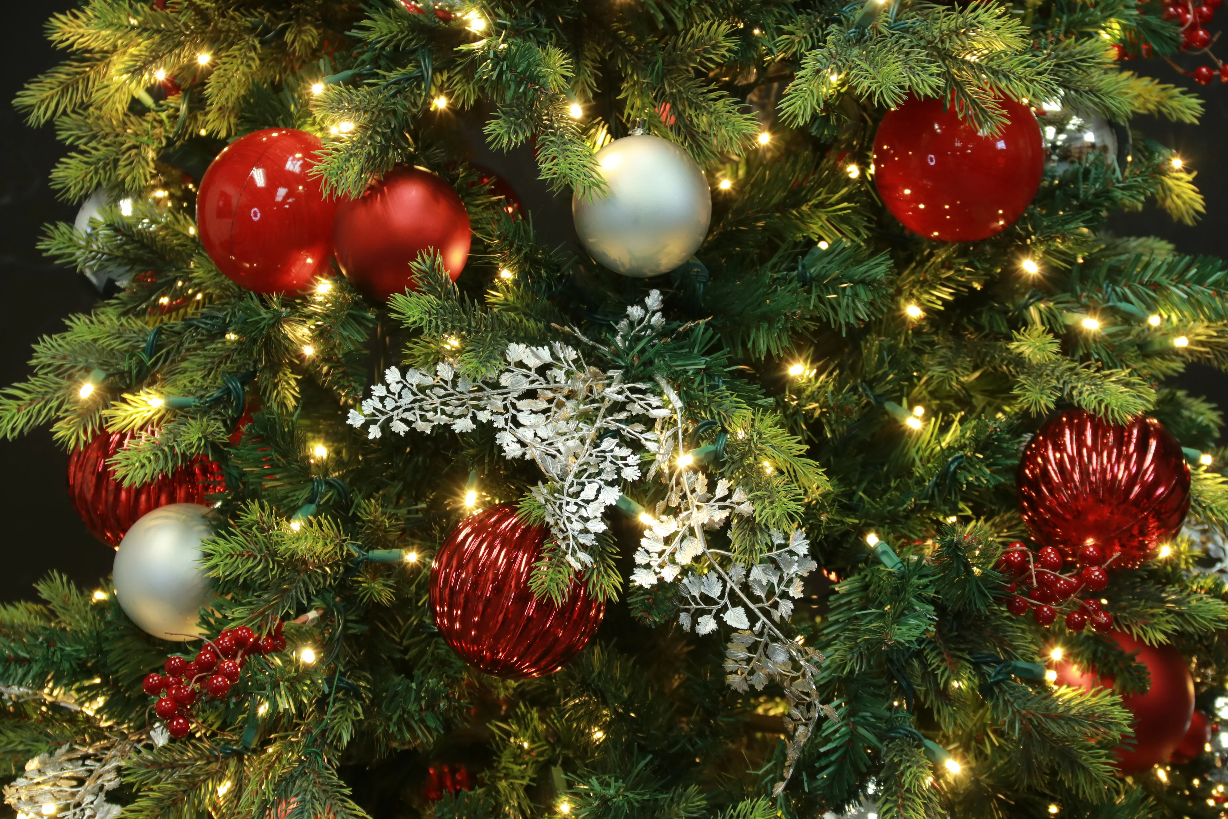 Hinged Pre-Decorated Artificial Christmas Tree, LED Lit, Warm White (7ft to 9ft) - Image 10