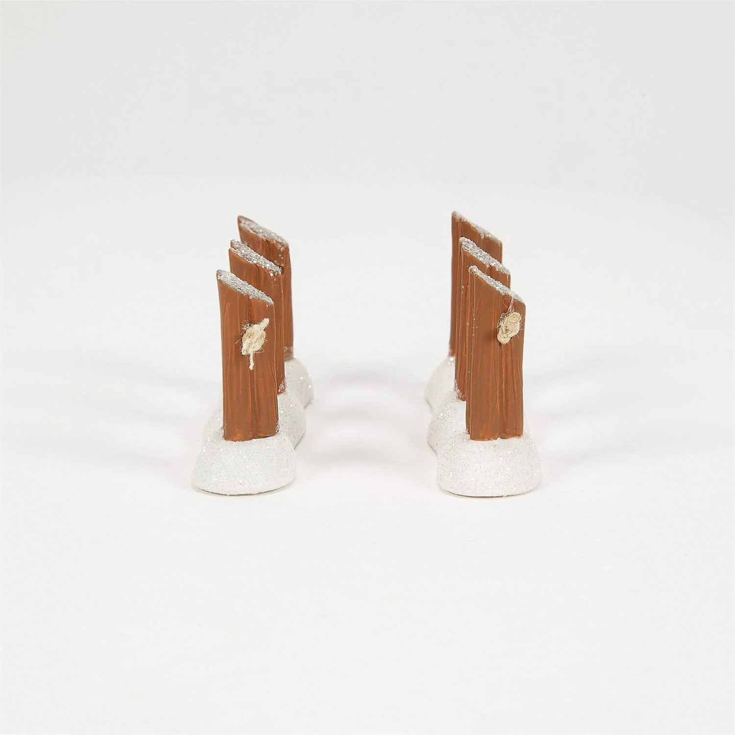 Disney Village - Wharf Fencing (Set of 2) Figurine - Image 2