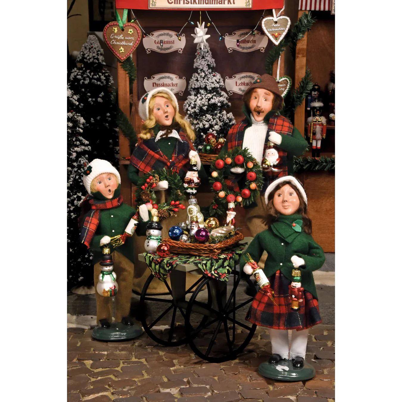 Ornament Family Man Caroler Figurine, 13" - Image 7
