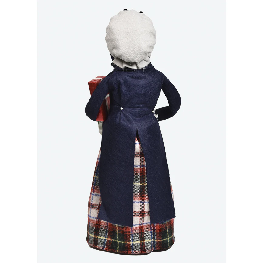 Ornament Family Woman Caroler Figurine, 13" - Image 3
