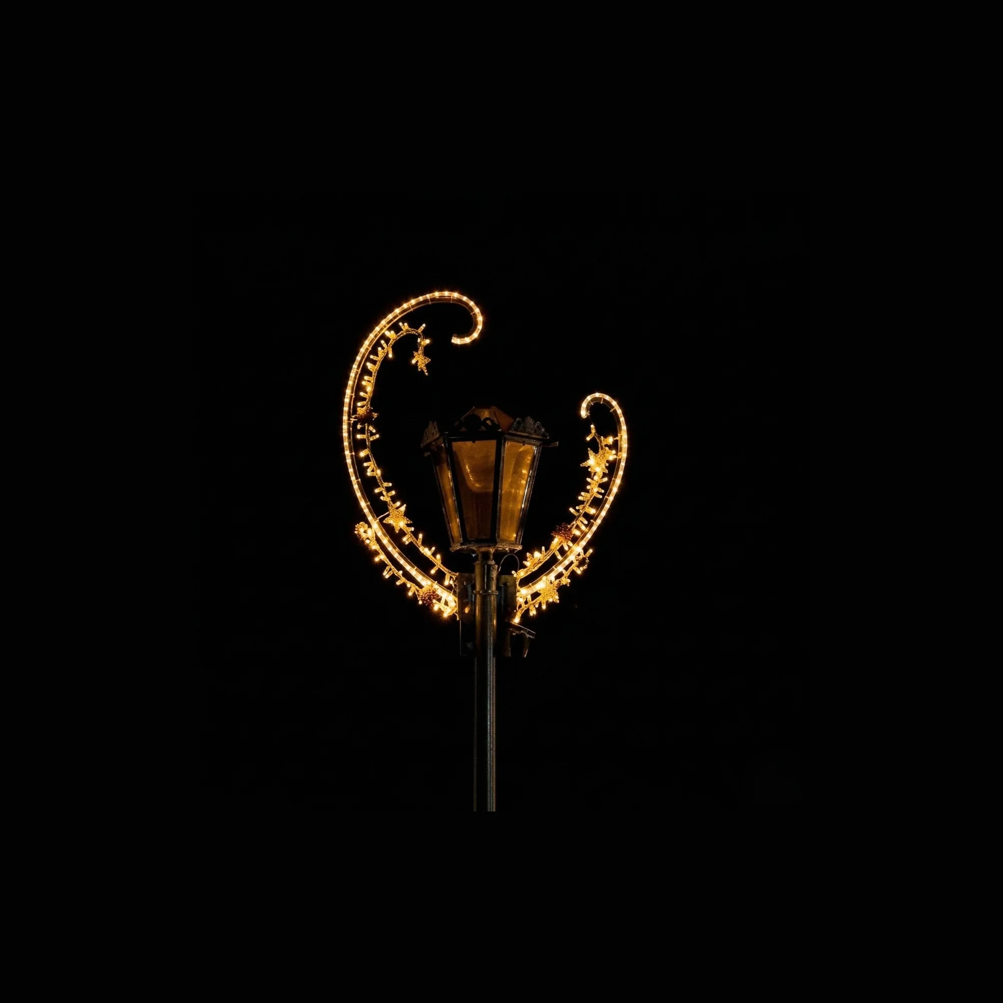 Wing Pole Mount, 4‘ x 4‘ x 9“, LED (Warm White)